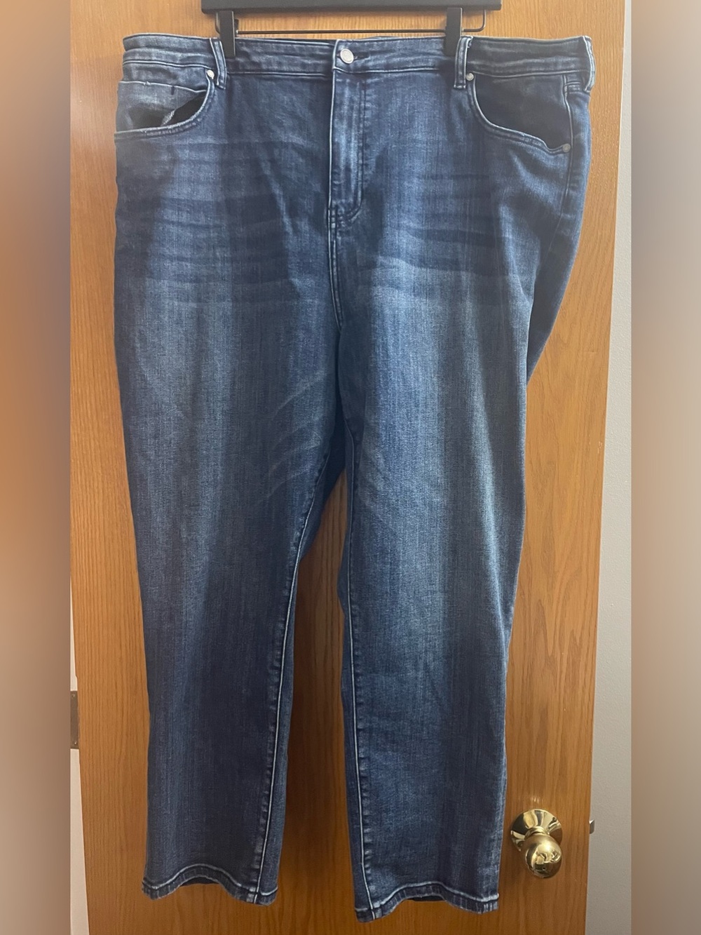 Liverpool  Los Angeles Jeans In Dark Wash Straight leg plus size 24